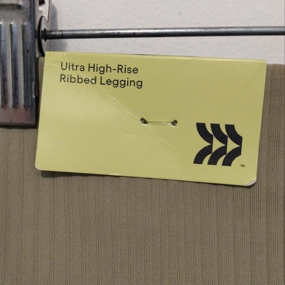 All in Motion - Ultra High Rise Ribbed Leggings - Picture 12 of 16